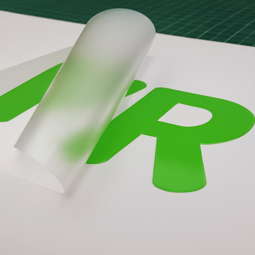 Polep výlohy s poutavou grafikou velkoplošného tisku